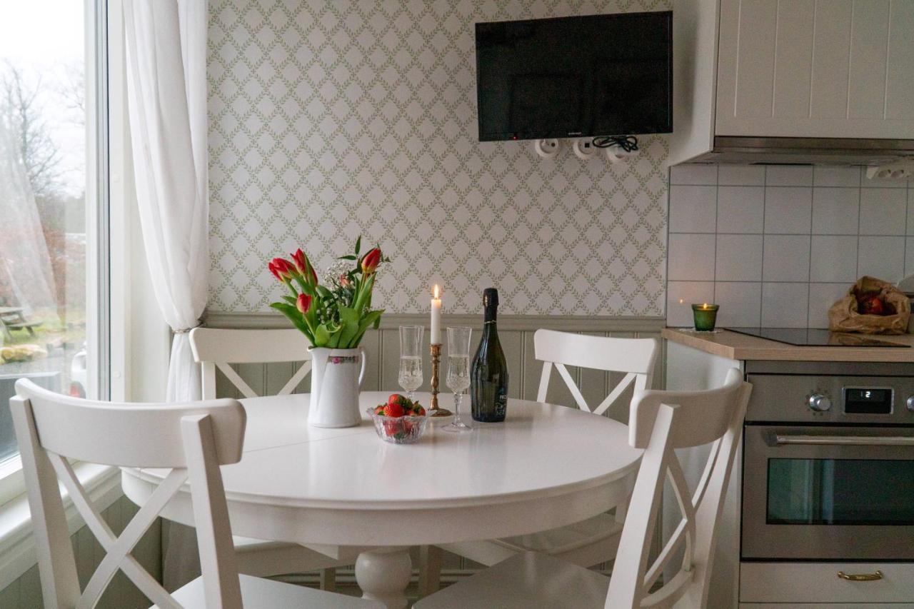 Anfasteroed Gardsvik - Badstugor Med Loft Ljungskile Extérieur photo